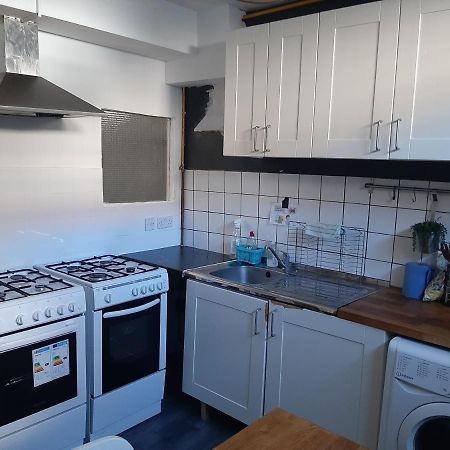 Single Bedrooms With Wifi And Underbed 10 Лондон Екстер'єр фото