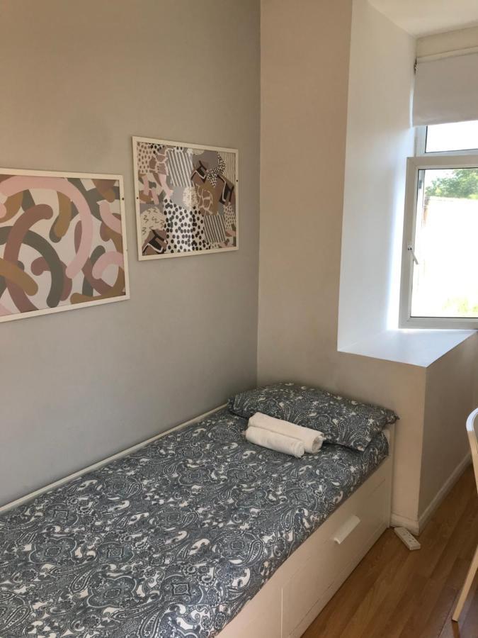 Single Bedrooms With Wifi And Underbed 10 Лондон Екстер'єр фото