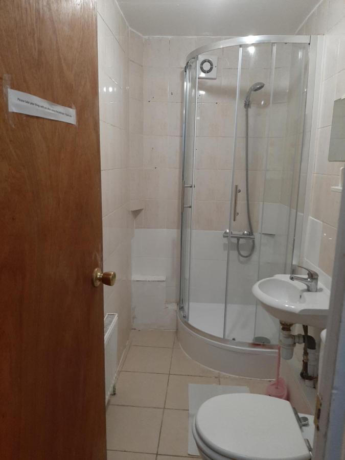 Single Bedrooms With Wifi And Underbed 10 Лондон Екстер'єр фото