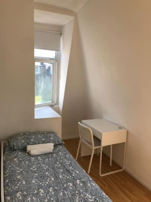 Single Bedrooms With Wifi And Underbed 10 Лондон Екстер'єр фото