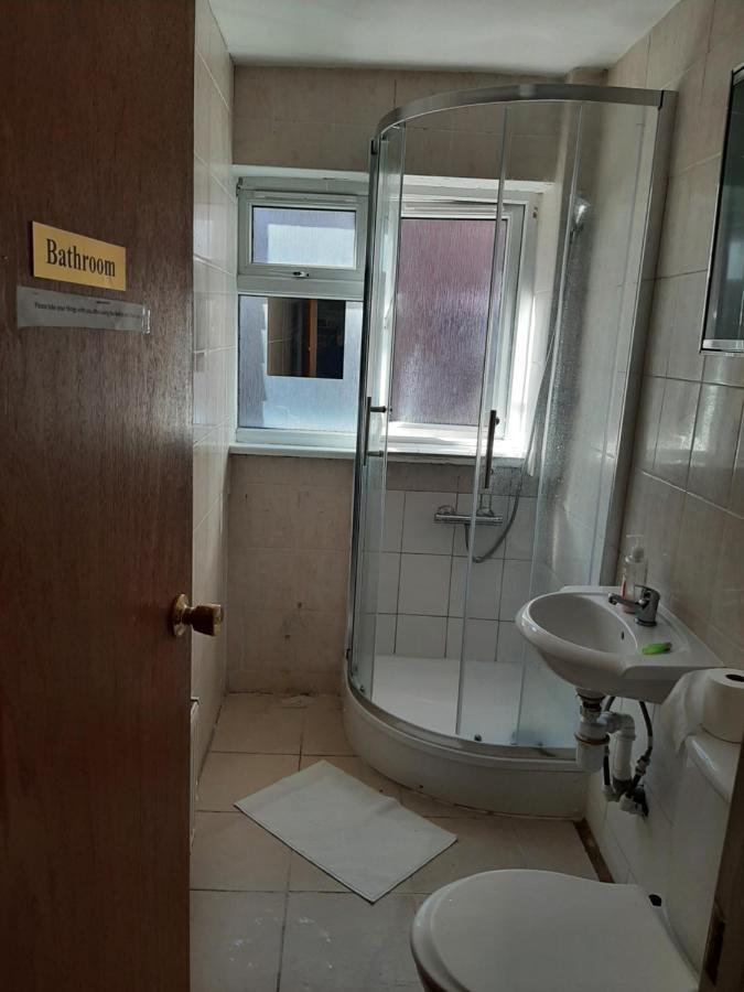 Single Bedrooms With Wifi And Underbed 10 Лондон Екстер'єр фото